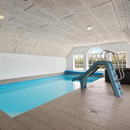 Gorgeous In With Private Swimming Pool, Be Inside Or Outside Holiday home *